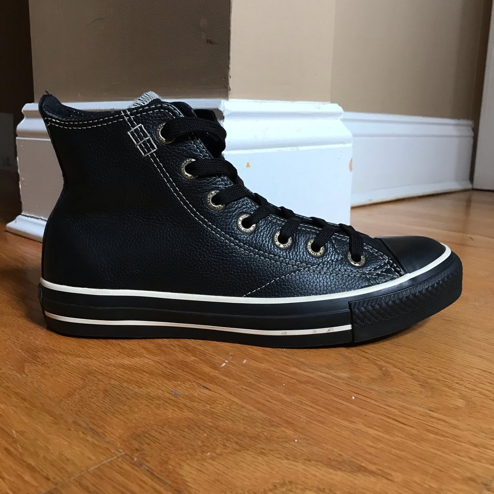 Converse Leather All Star (Men’s 5 Women’s 7)